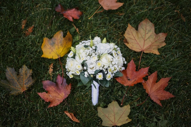 花と結婚式のブライダルブーケ