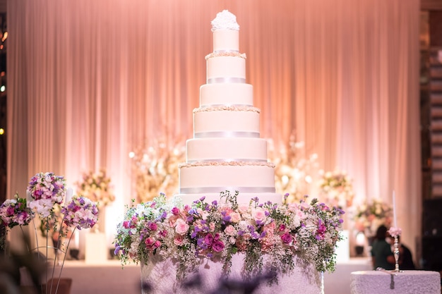 Torta nuziale nella sala delle nozze