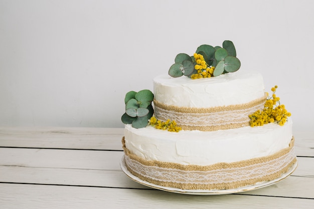 Photo wedding cake with flowers