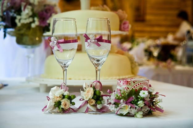 Wedding cake with red roses