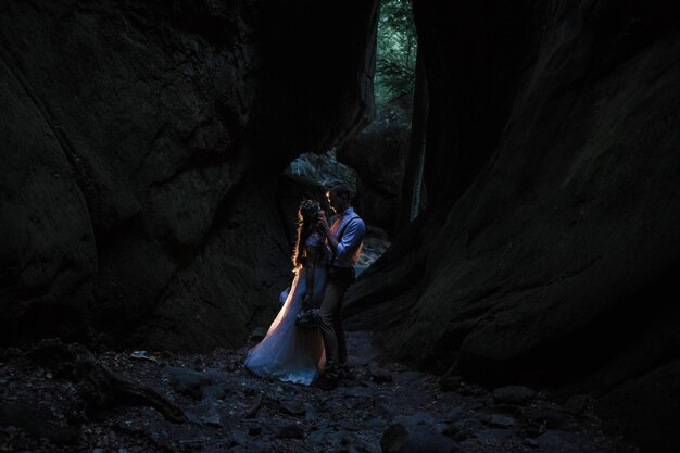 Photo wedding couple in mountains