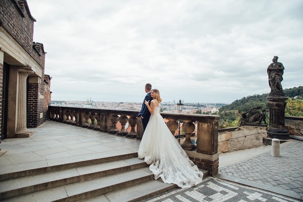 Свадебная пара в Праге