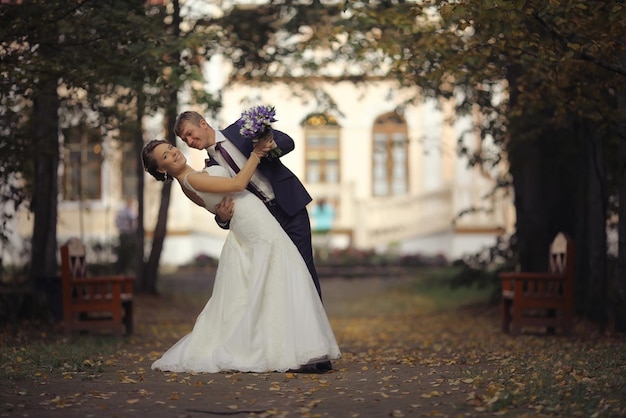 свадебный танец жених и невеста на свадьбе