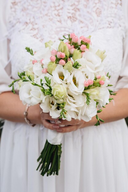 写真 結婚式の装飾 花束 ヴェール 花嫁のスタイル