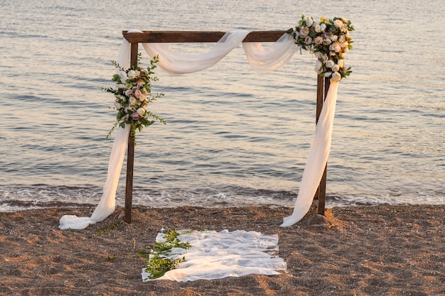 Свадебные украшения на пляже