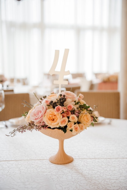 Фото Свадебный декор. украшение на стол. цветочная композиция.