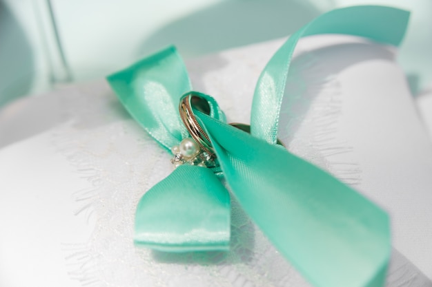 Свадебные детали - обручальные кольца как символ