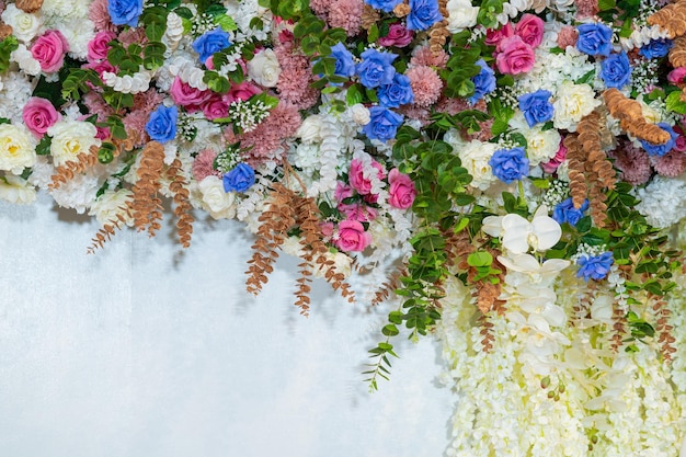 写真 結婚式の花の背景背景カラフルな背景花の新鮮なバラの束