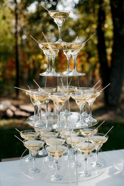 クリスタルのワインとシャンパン用のウェディンググラス