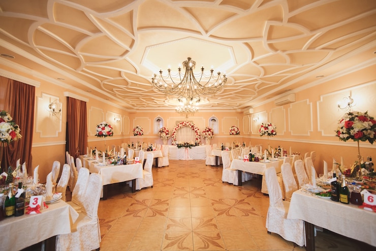 Photo wedding hall decorated with flowers