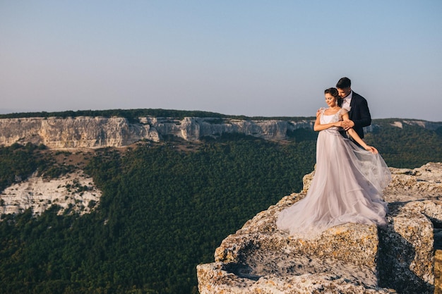 クリミア半島の山での結婚式