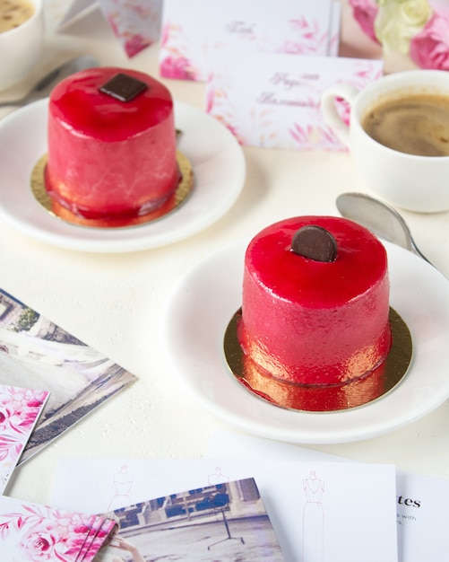 Organizzazione del matrimonio con caffè e torta