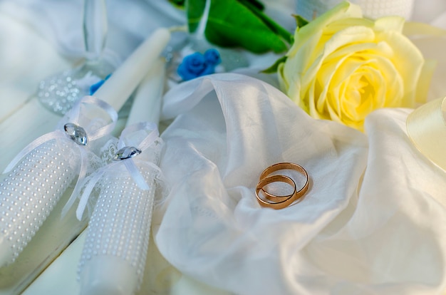 Wedding rings and wedding accessories for wedding