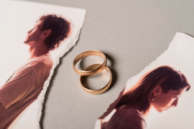 Photo wedding rings with broken picture