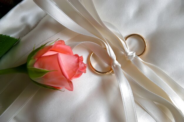 Wedding rings with a rose