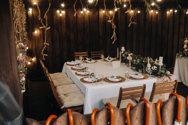 Wedding table decoration with flowers on the table, candlelit dinner table decor.