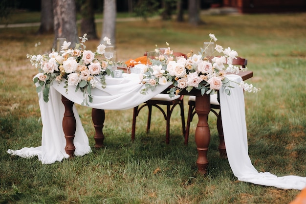 Wedding table decoration with flowers on the table, dinner table decor.