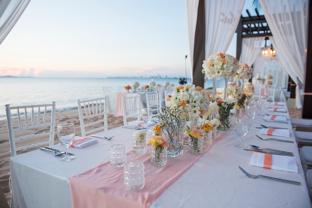wedding table decorations on beach 