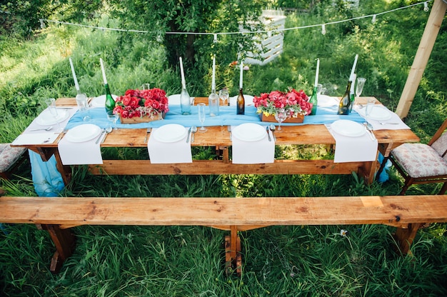 Wedding table setting in rustic style