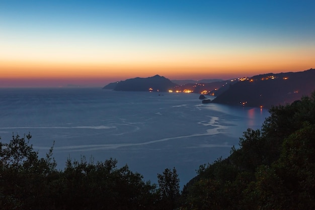 Weergave van Agios Gordios Sinarades Kontogialos Avramis en Glifada dorpen aan de kust van Corfu Griekenland