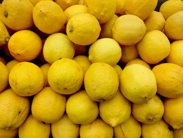 Foto weergave van citroenen in de markt