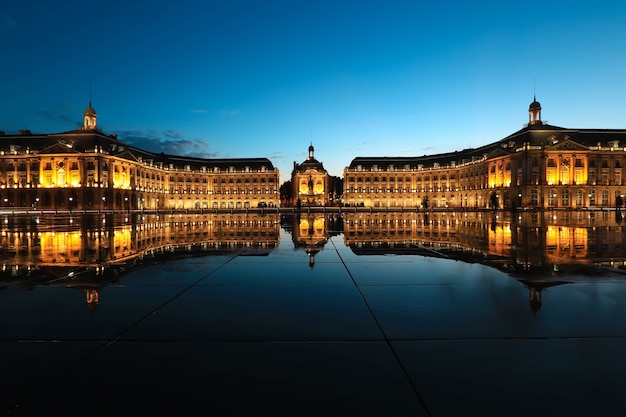 Weerspiegeling van Place De La Bourse in Bordeaux, Frankrijk.