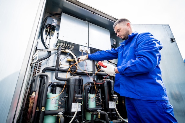 Weerstandstest van temperatuursensoren in het koeltoevoergedeelte van de ventilatie-unit