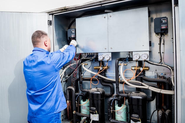 Weerstandstest van temperatuursensoren in het koeltoevoergedeelte van de ventilatie-unit