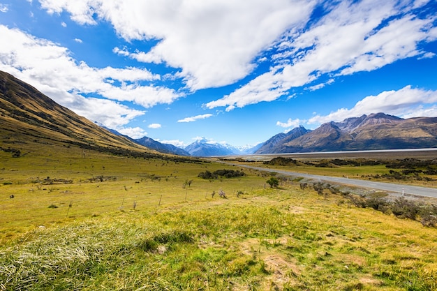 Weg die leidt naar Mount Cook, Nieuw-Zeeland