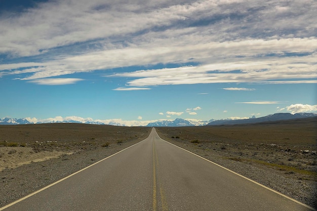 Weg door de patagonische steppe