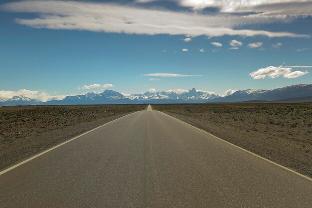 Weg door de Patagonische steppe