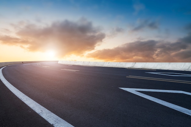 Weg- en luchtlandschap