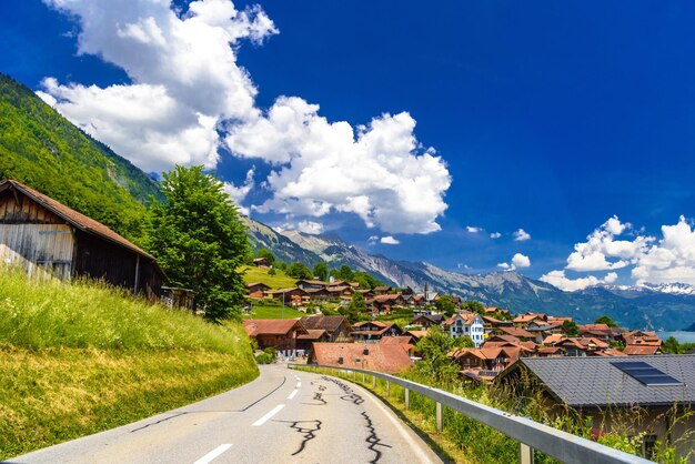 Weg in het dorp Brienzermeer Oberried am Brienzersee Inter