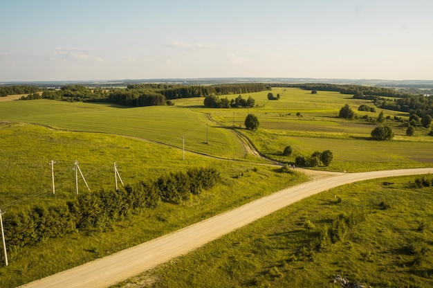 weg in het groene veld