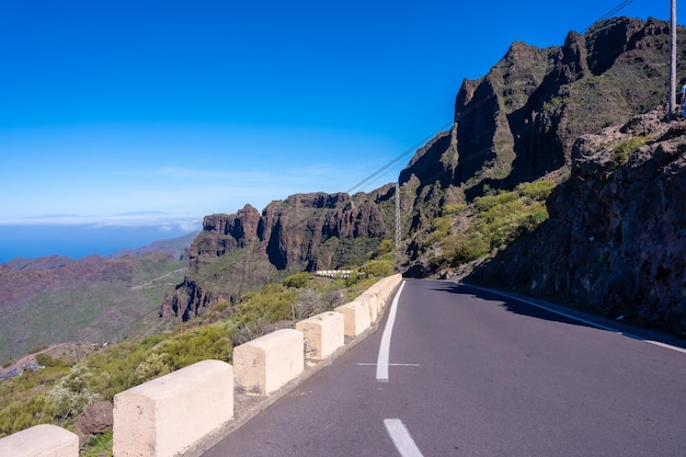 Wegen op de kliffen van de berggemeente Masca in het noorden van de Canarische Eilanden van Tenerife