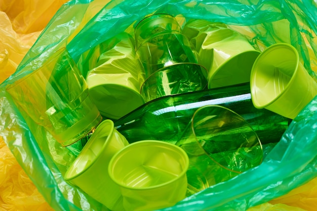 Foto wegwerp plastic afval in vuilniszak