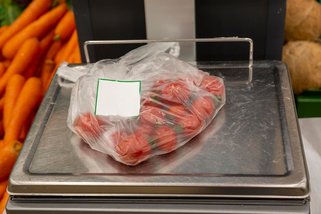 Photo weighing of vegetable on electronic scales xa