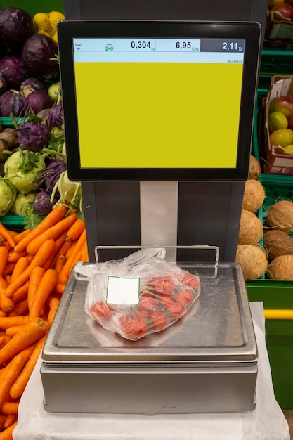 Weighing of vegetable on electronic scales xA