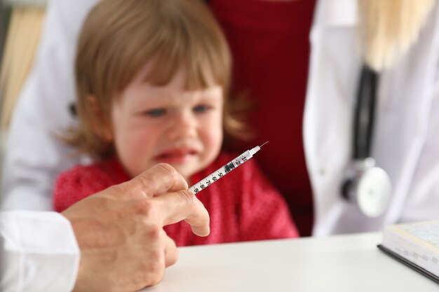 Weinig doen schrikken kind bij artsenontvangst maakt insulineschot