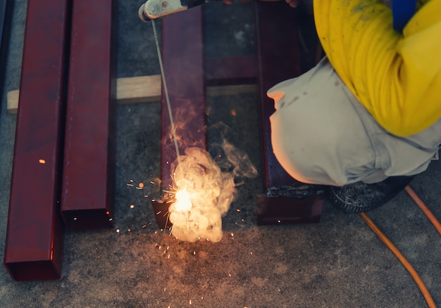 Welding steel with electricity