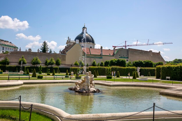 Wenen Oostenrijk 15 juni 2023 fonteinen in de Belvedere-tuin in Wenen