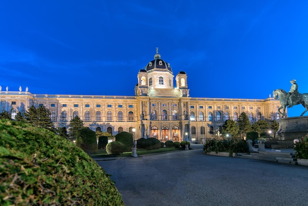 Wenen, Oostenrijk: nachtmening van het Museum van kunstgeschiedenis in Wenen.