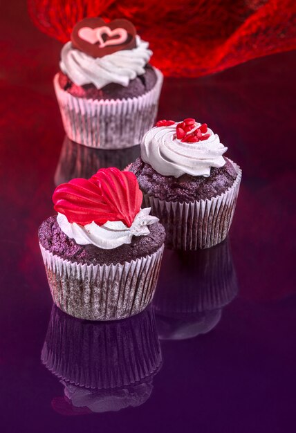 Wenskaart ontwerp met muffins voor Valentijnsdag