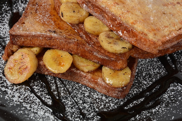 Wentelteefjes met gebakken bakbanaan