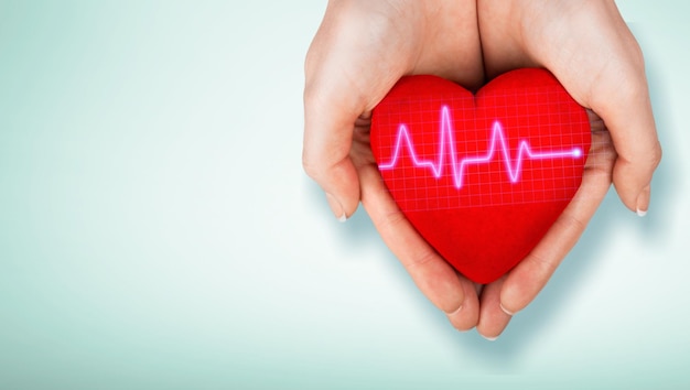 Wereld Hypertensie Dag. Volwassene heeft een rood hart met een hartslaggrafiek,