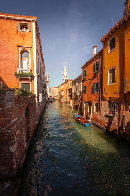 Wereldberoemde waterkanalen van Venezia, Veneto, Italië.