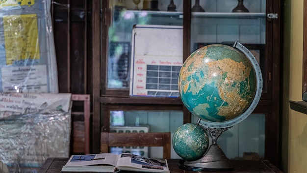 Wereldbol op het bureau