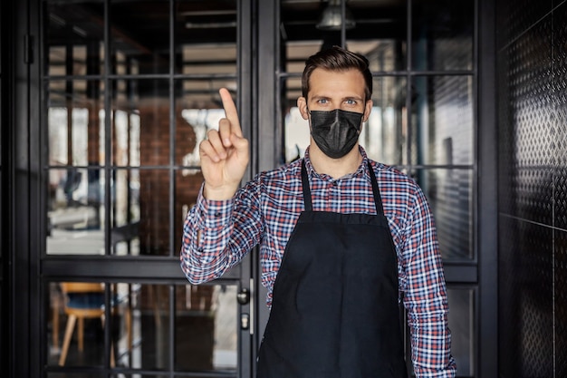 Werk tijdens de kroon in een restaurant