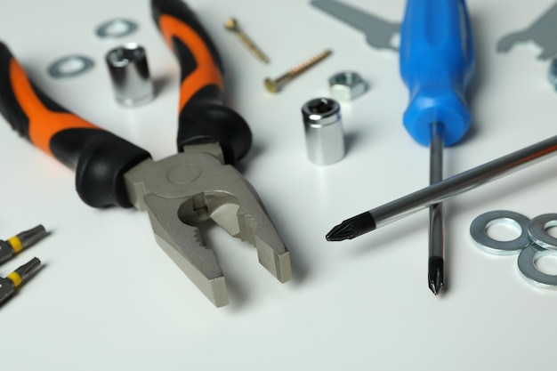 Werk tools op witte achtergrond, close-up