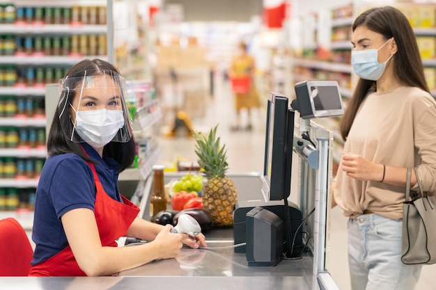 Werken in de supermarkt tijdens quarantaine